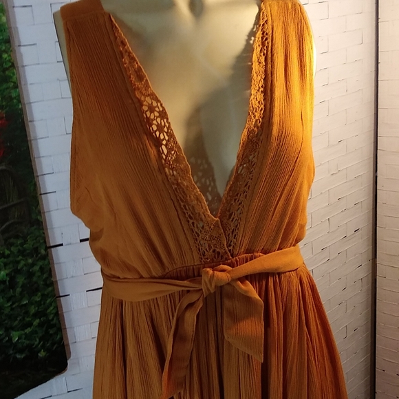 Free People 100% Viscose. Large - Picture 3 of 8